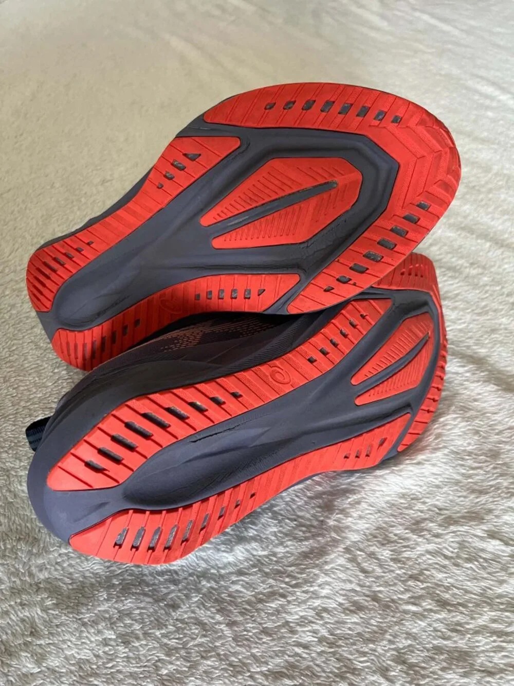 ASICS Men's Novablast 5 Running Shoes size 10